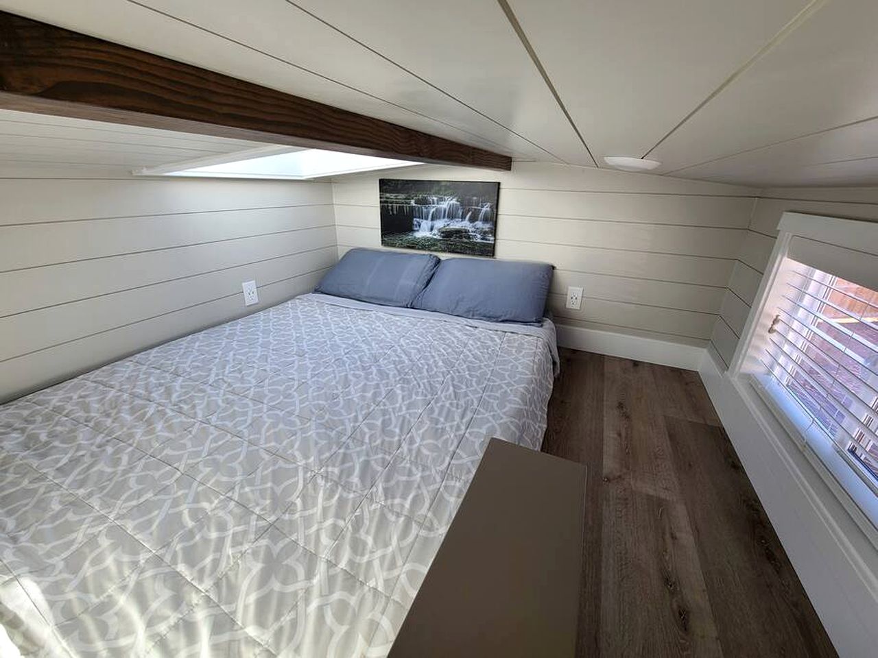 Apple Valley Oasis: Discover Delight in Our Convenient Tiny Home