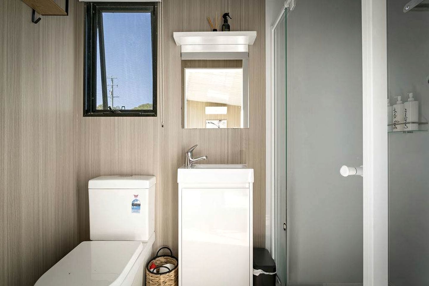 Delightful Tiny House with Stunning Views in Glenreagh, New South Wales