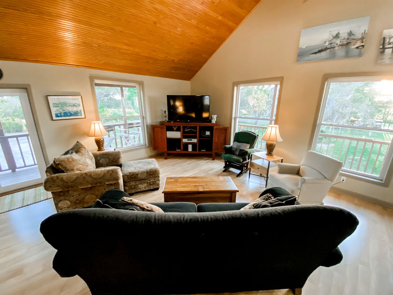 Delightful Top Cabin with Amazing Views from the Deck in Louisiana