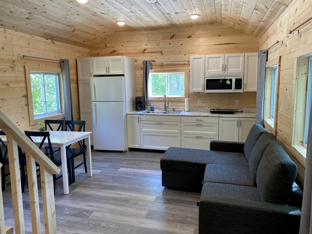 New Loft Cabin Fully Furnished with Picnic Space in Bayfield, Wisconsin