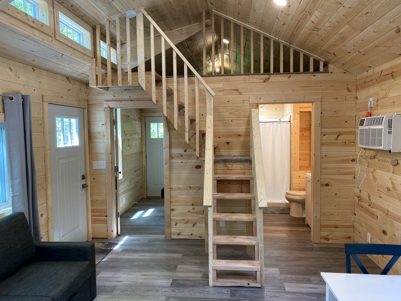 New Loft Cabin Fully Furnished with Picnic Space in Bayfield, Wisconsin