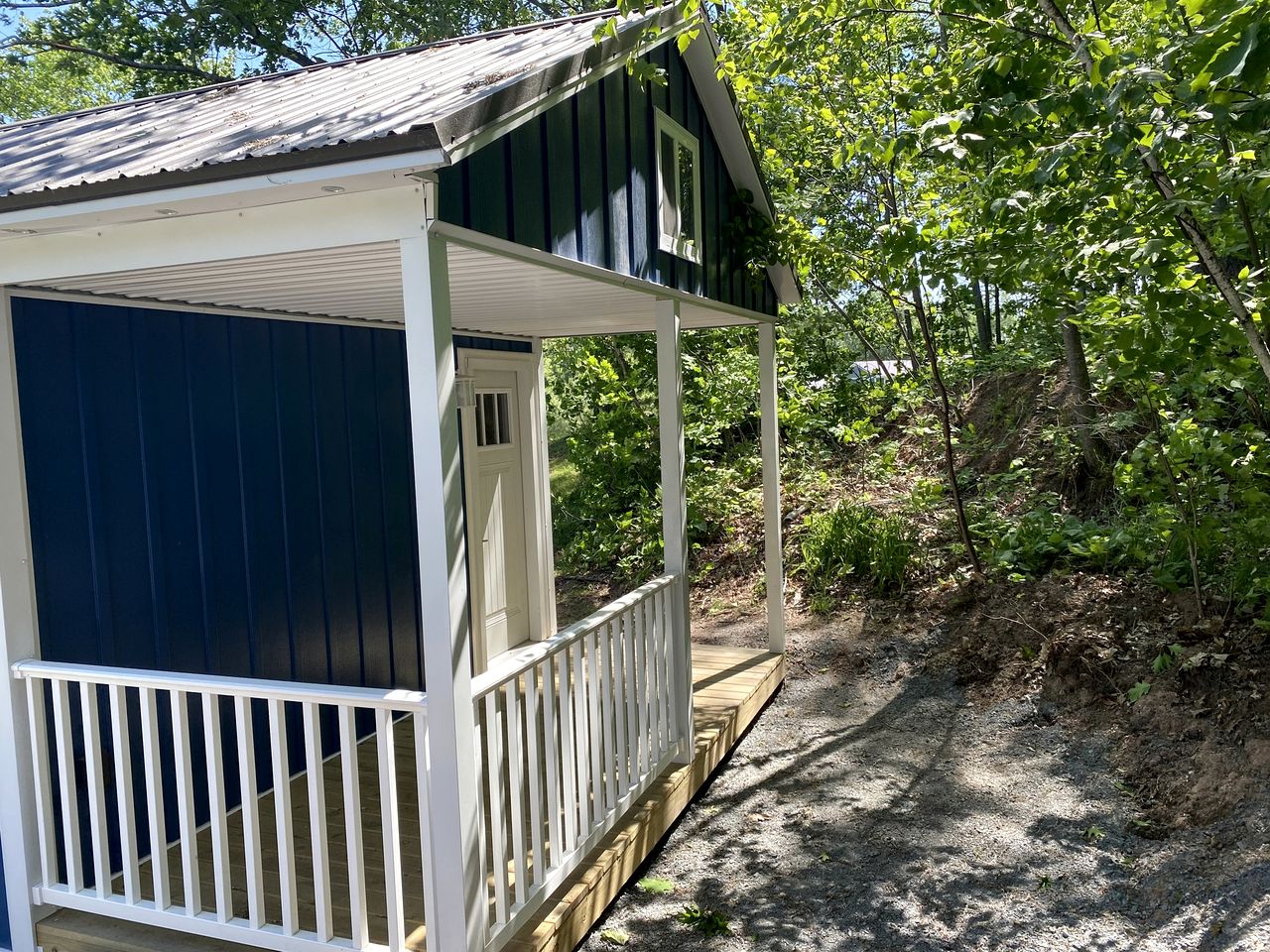 New Loft Cabin Fully Furnished with Picnic Space in Bayfield, Wisconsin