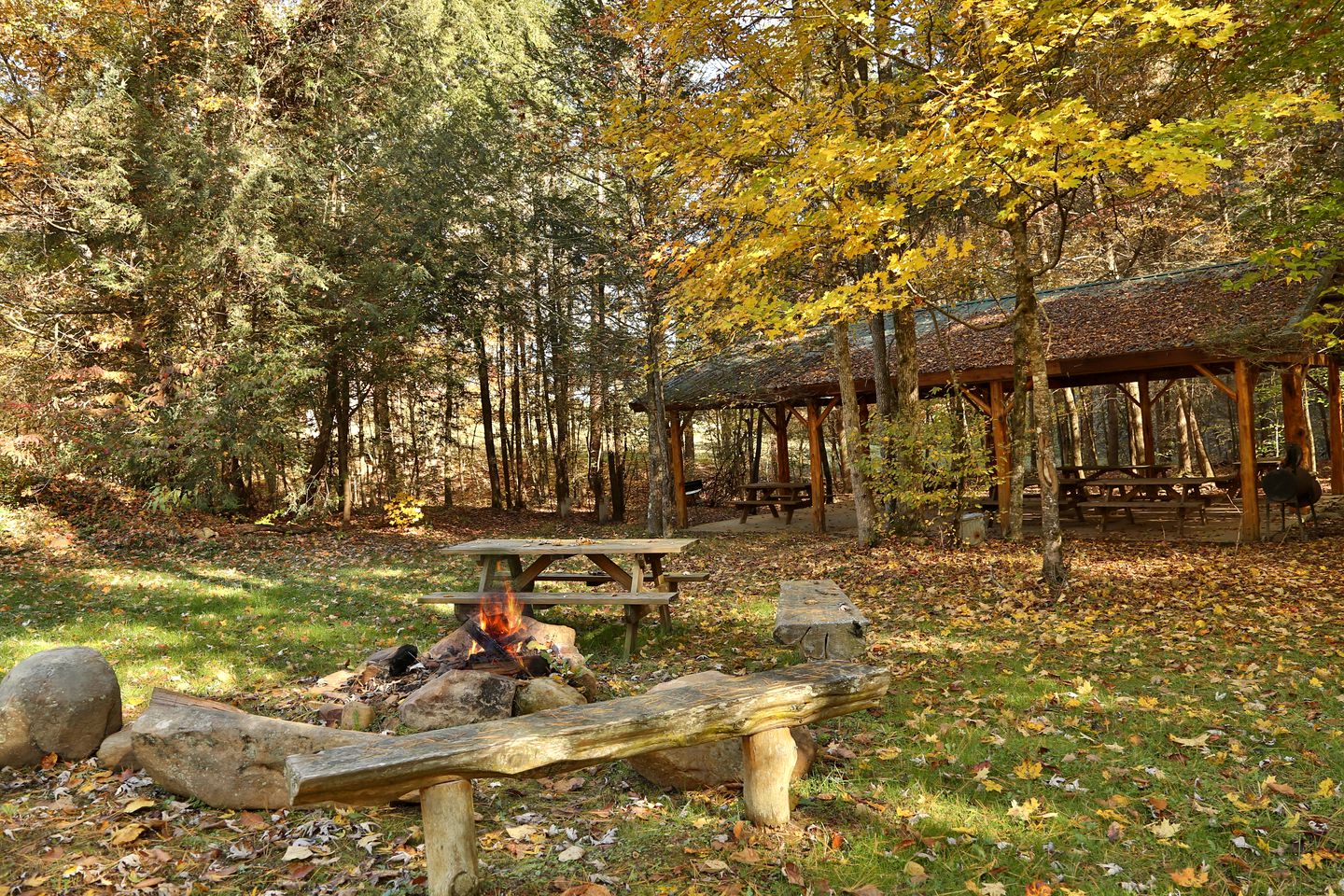 Spacious Cabin with Home Theater, Game Room and Outdoor Picnic Space in Sevierville, Tennessee