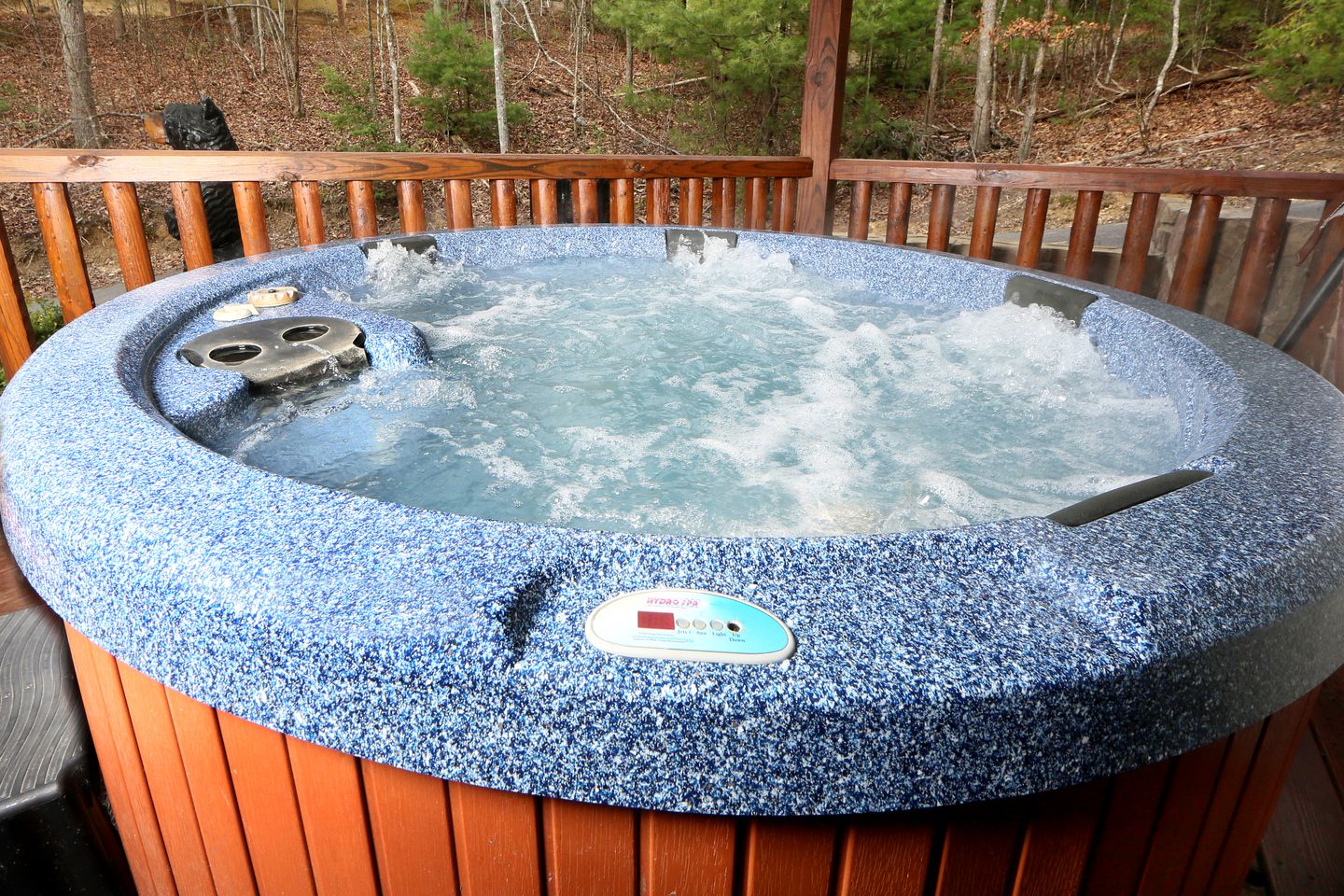 Spacious Cabin with Home Theater, Game Room and Outdoor Picnic Space in Sevierville, Tennessee