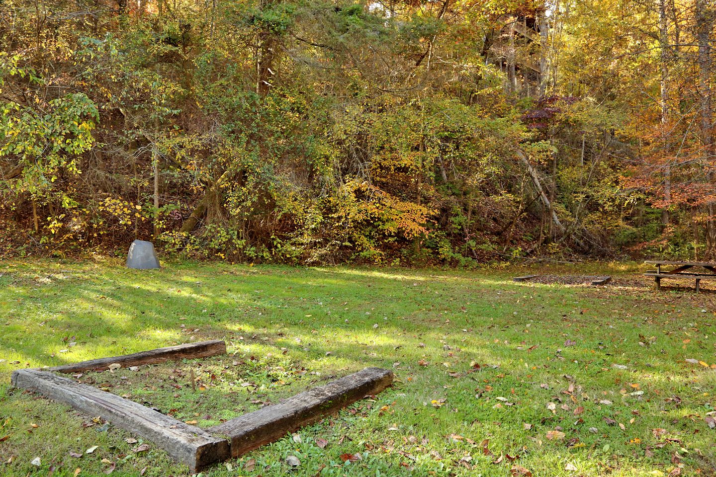 Spacious Cabin with Home Theater, Game Room and Outdoor Picnic Space in Sevierville, Tennessee
