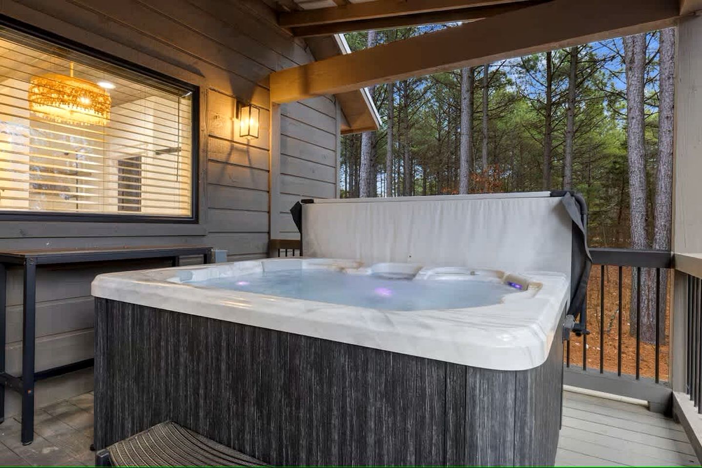 Luxury Cabin with Private Hot Tub, Infrared Sauna & Vintage Jukebox Near Broken Bow, OK
