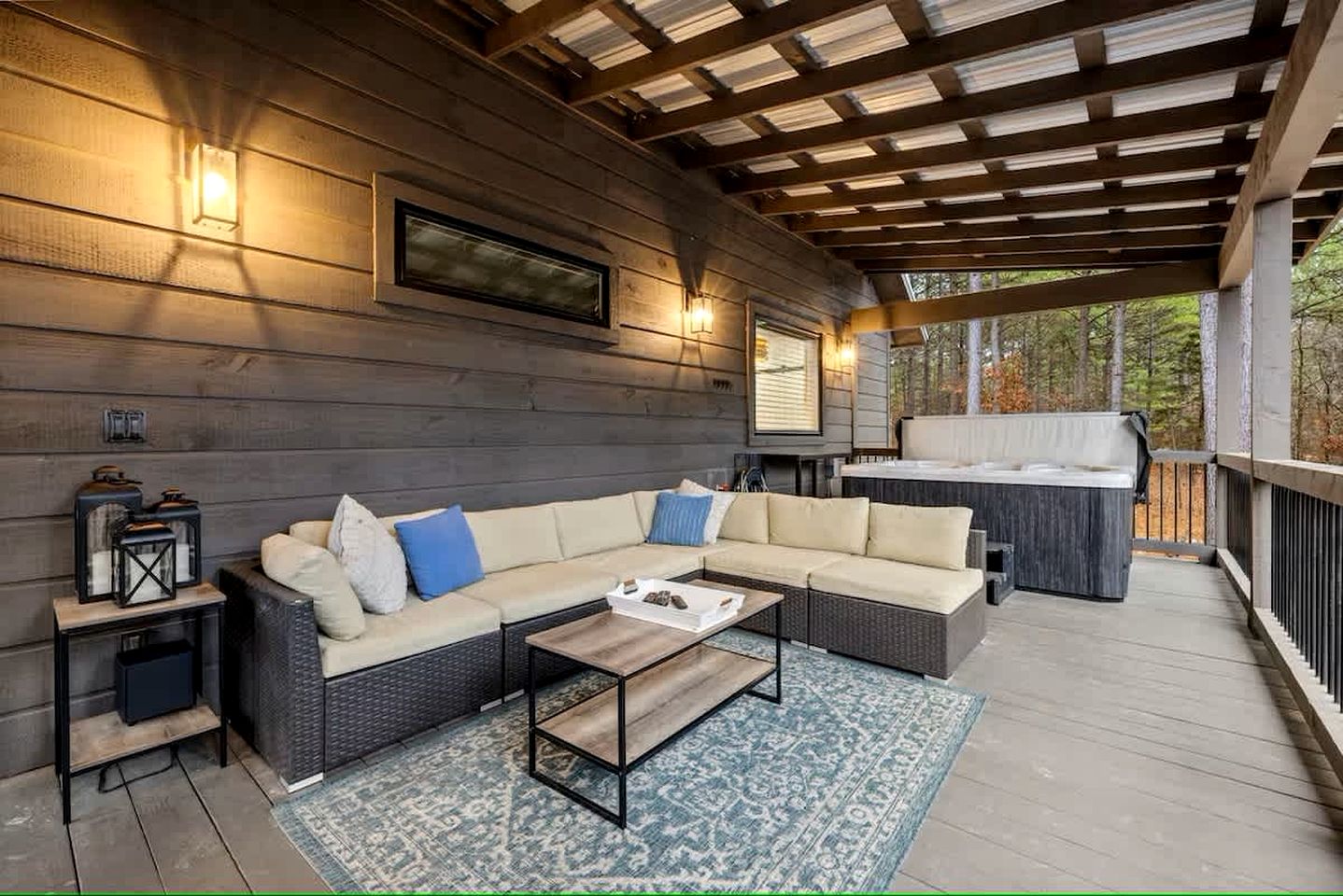 Luxury Cabin with Private Hot Tub, Infrared Sauna & Vintage Jukebox Near Broken Bow, OK