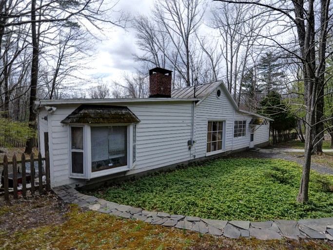 Deluxe Cottage with Outdoor Pool and Jacuzzi in Woodstock, New York