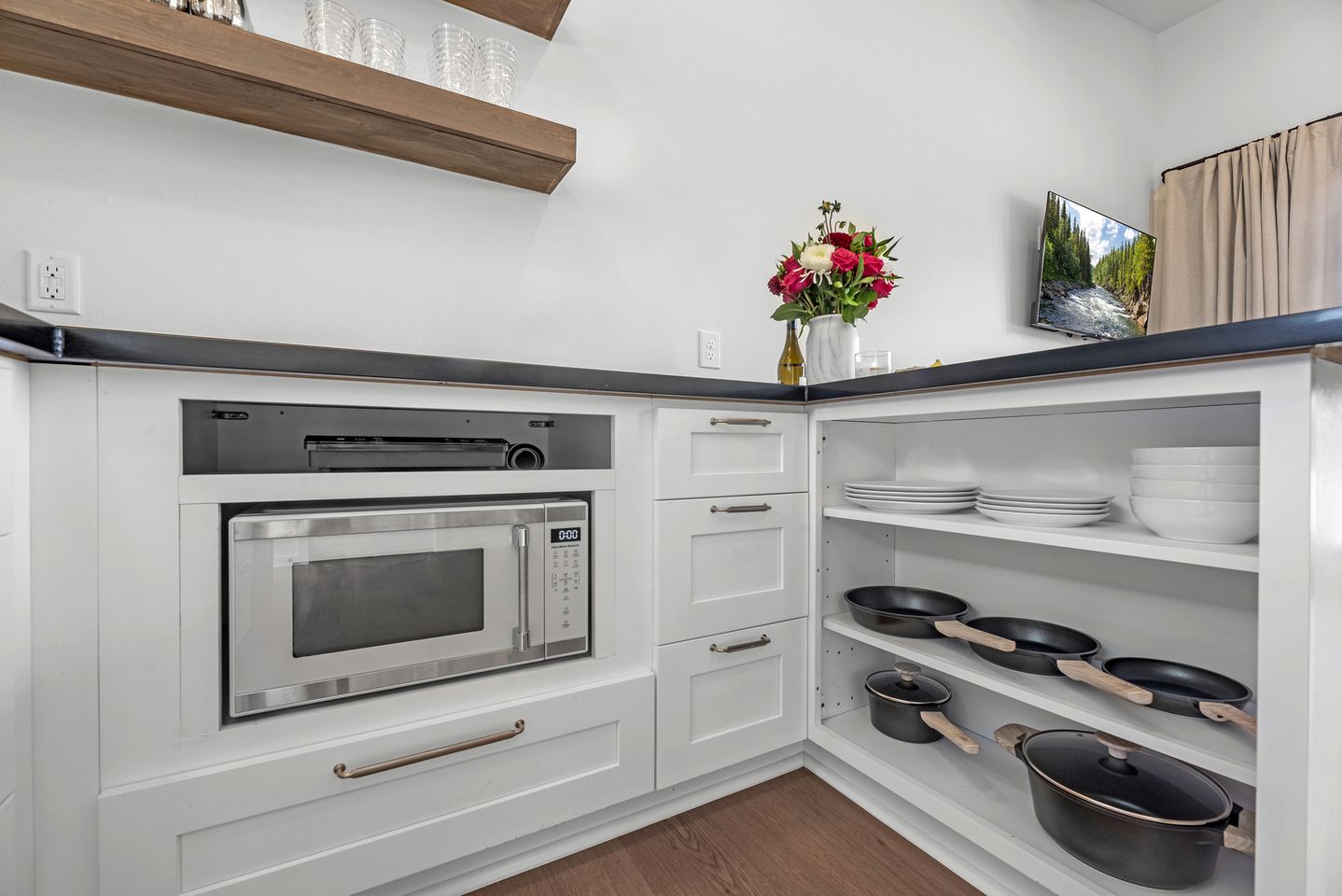 Charming Farmhouse-Style Tiny Home Retreat with Pool & Goats near Houston, Hempstead Texas