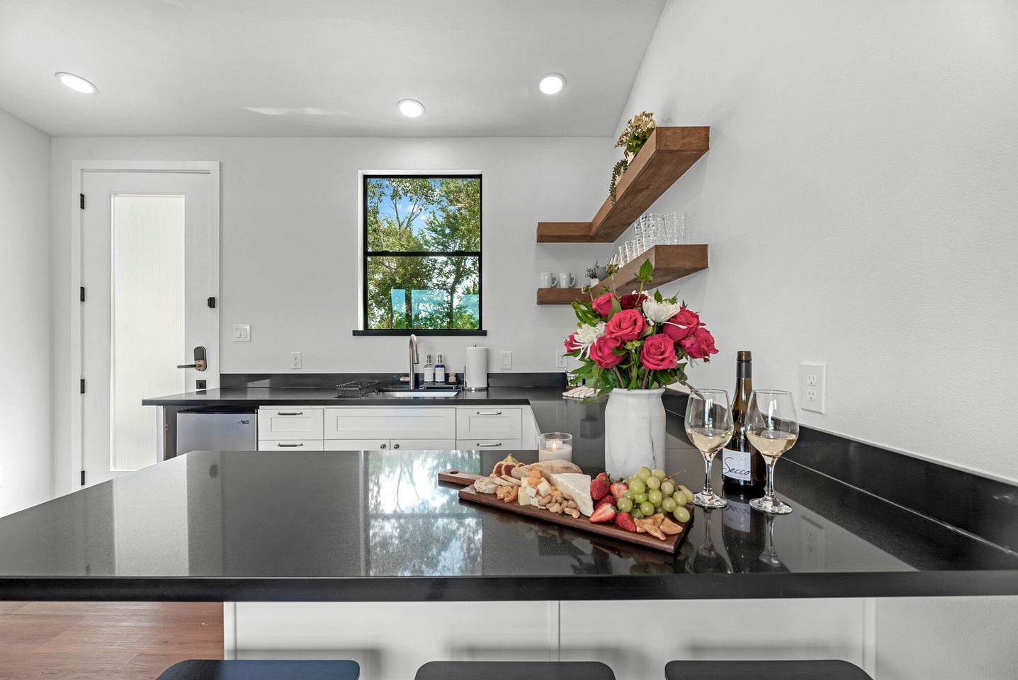 Charming Modern Farmhouse Tiny Home Retreat with Goats, Fishing Pond & Pool near Houston, Hempstead Texas