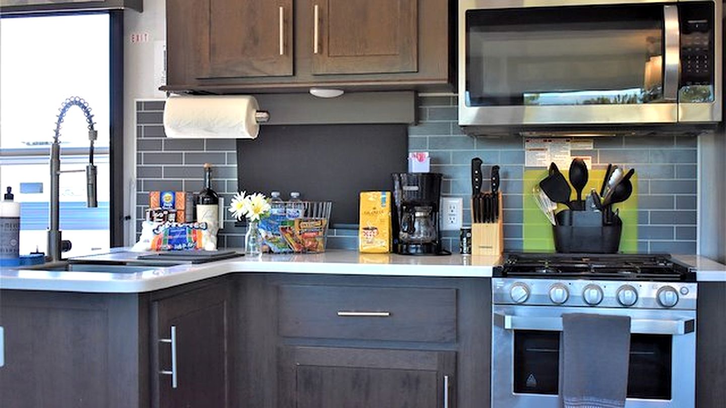 Luxury Glamping Suite with Private Deck, Firepit & Fireplace Near Williams, Arizona