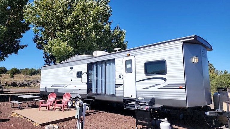 Luxury Glamping Suite with Private Deck, Firepit & Fireplace Near Williams, Arizona