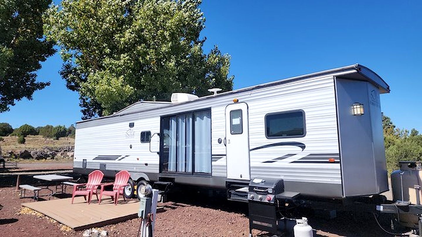 Luxury Glamping Suite with Private Deck, Firepit & Fireplace Near Williams, Arizona