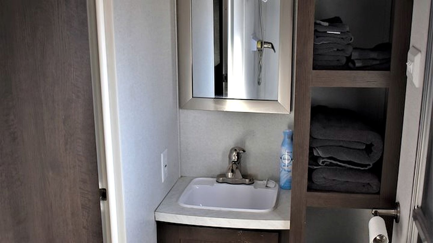 Luxury Glamping Suite with Private Deck, Firepit & Fireplace Near Williams, Arizona