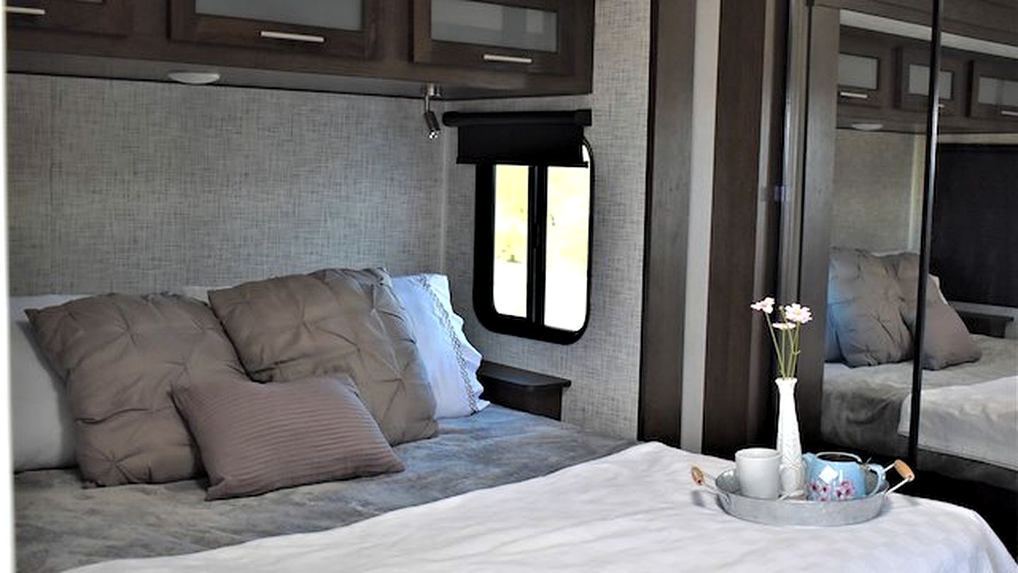 Luxury Glamping Suite with Private Deck, Firepit & Fireplace Near Williams, Arizona