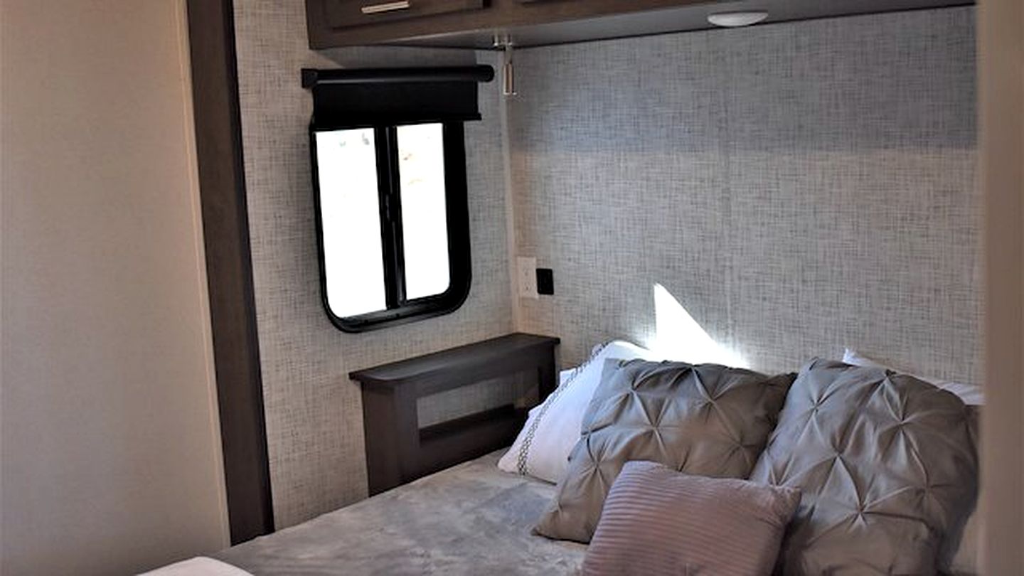 Luxury Glamping Suite with Private Deck, Firepit & Fireplace Near Williams, Arizona