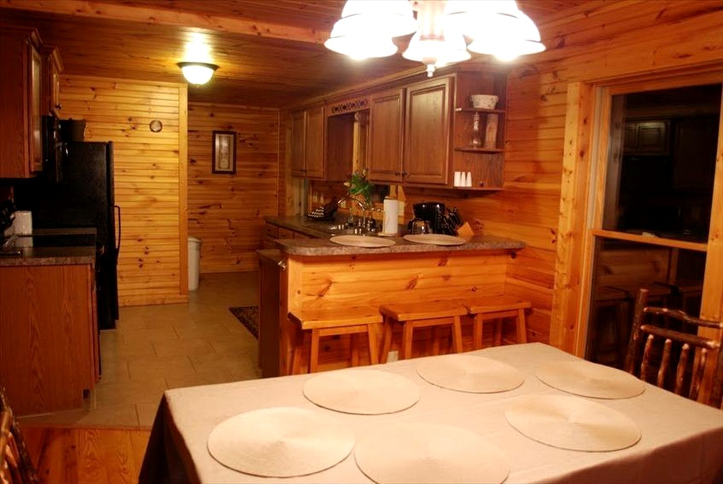 Luxury Mountain Cabin Rental with a Hot Tub in Helen, Georgia