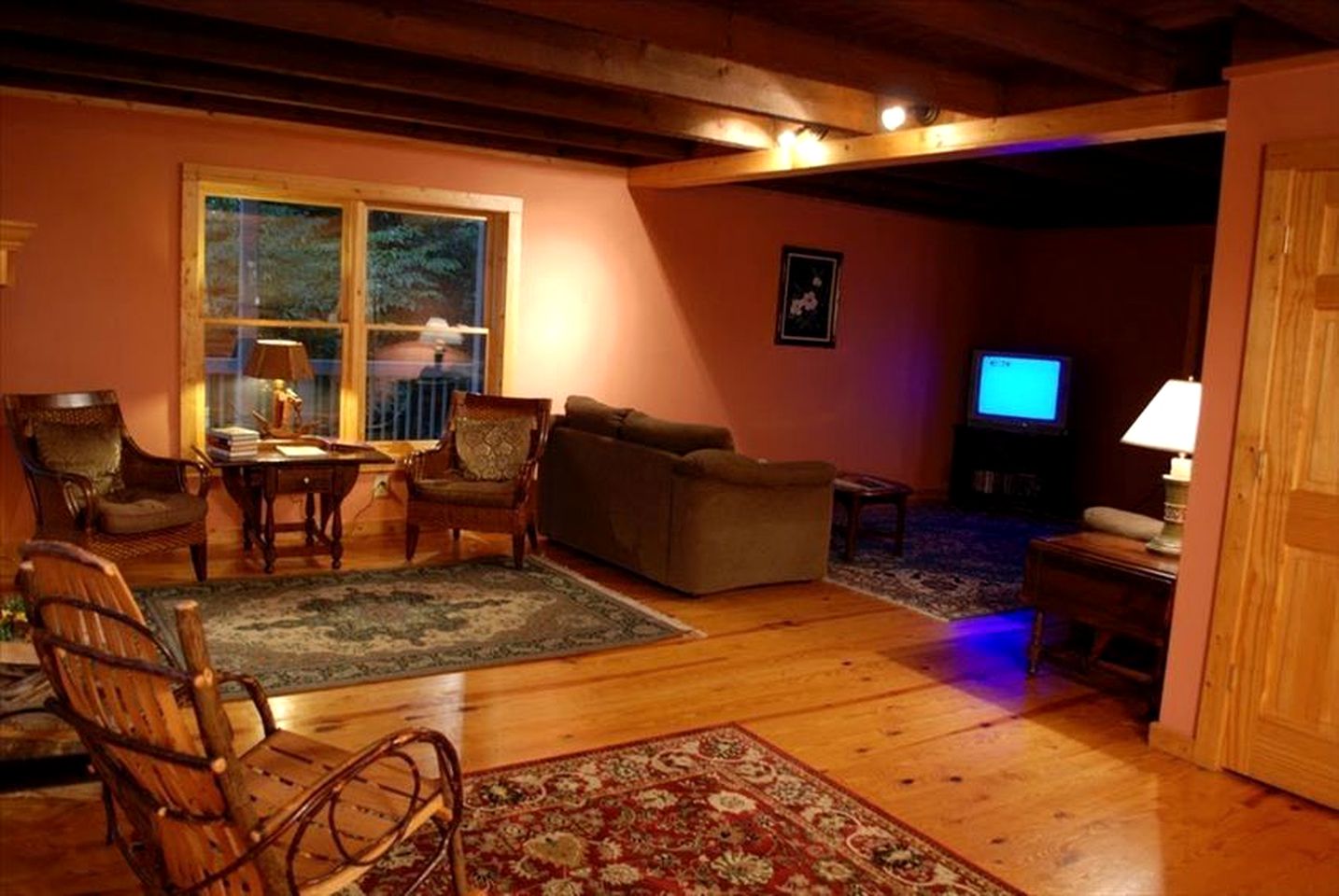 Luxury Mountain Cabin Rental with a Hot Tub in Helen, Georgia