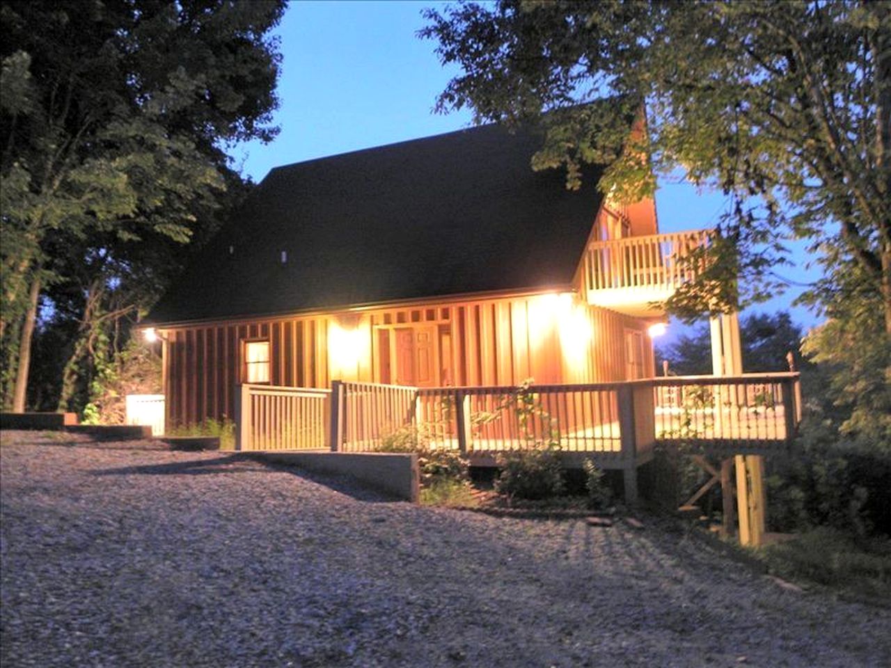 Luxury Mountain Cabin Rental with a Hot Tub in Helen, Georgia