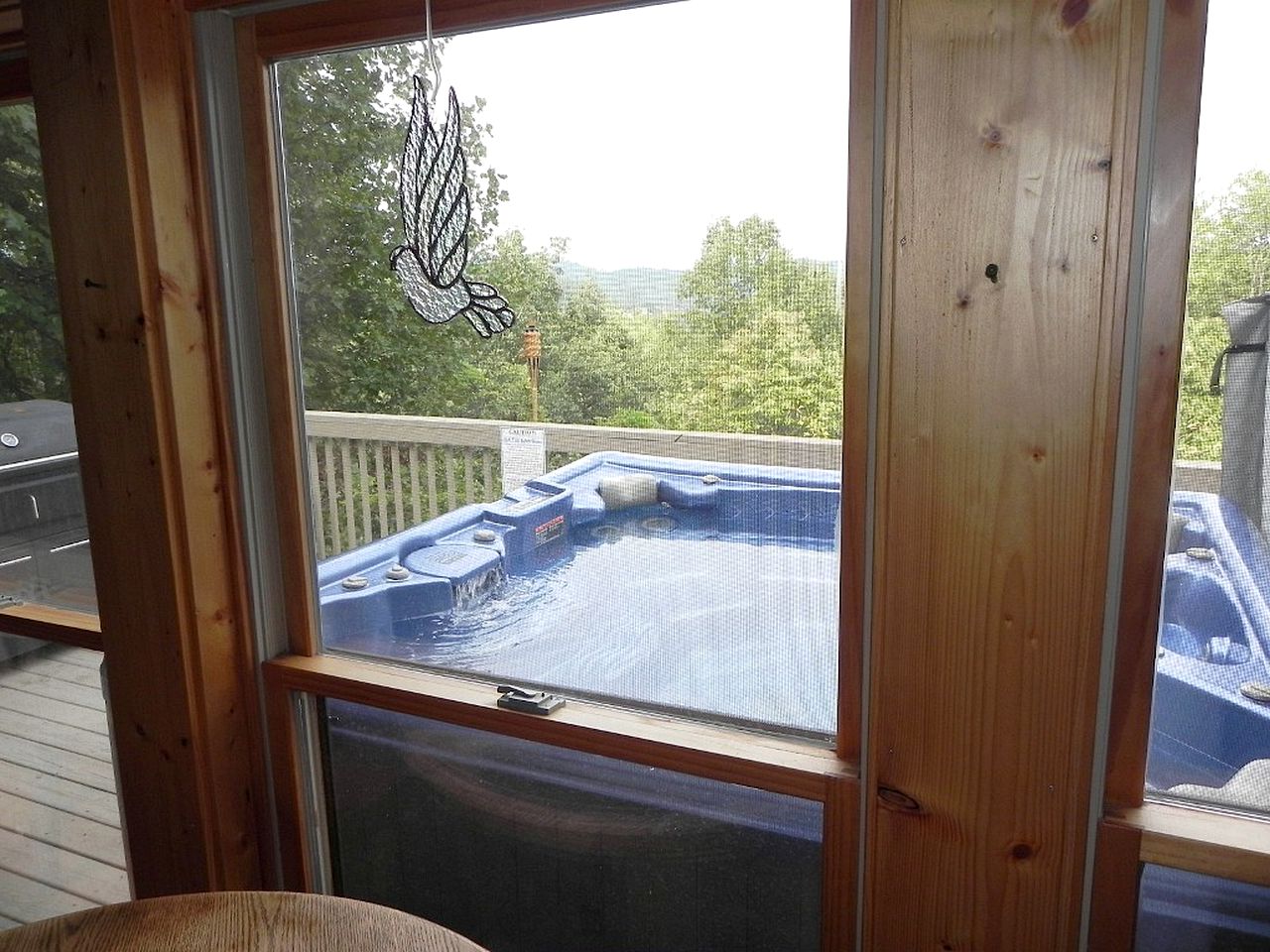 Luxury Mountain Cabin Rental with a Hot Tub in Helen, Georgia