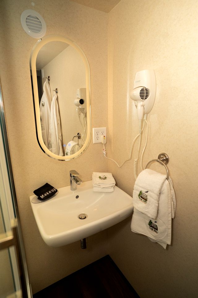 Luxury Geodesic Dome with Panoramic Mountain Views near Historic Black Hawk, Colorado