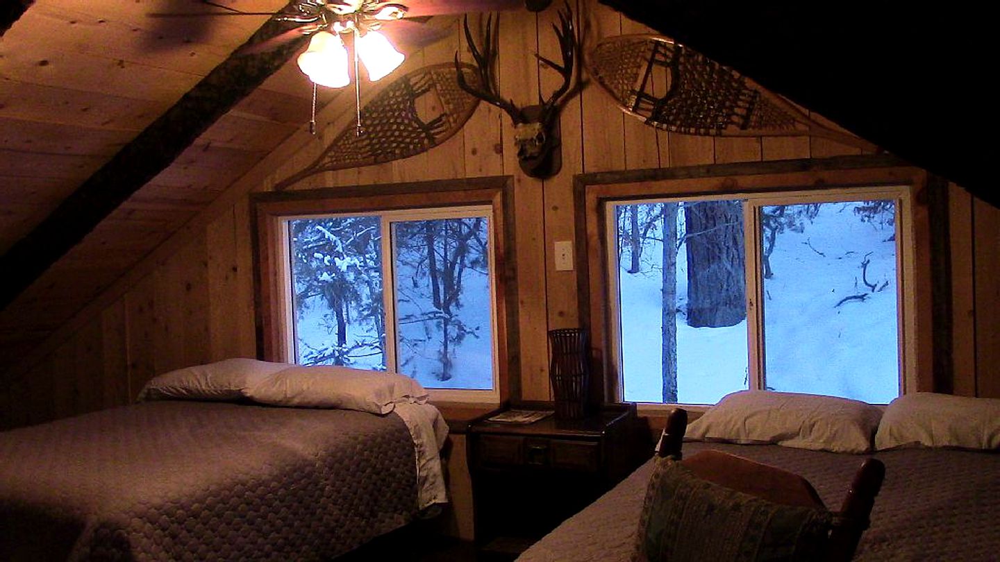 Deluxe Riverfront Cabin Rental near Taos Ski Valley in Questa, New Mexico