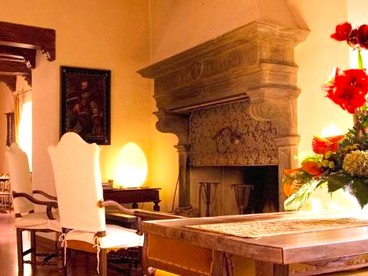 Deluxe Room Rental in an Authentic Castle in Umbria, Italy - Photo 2
