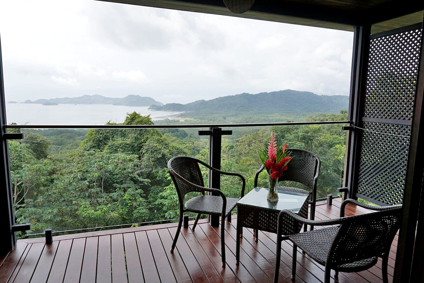 Deluxe Rooms Overlooking Stunning Beaches of Costa Rica