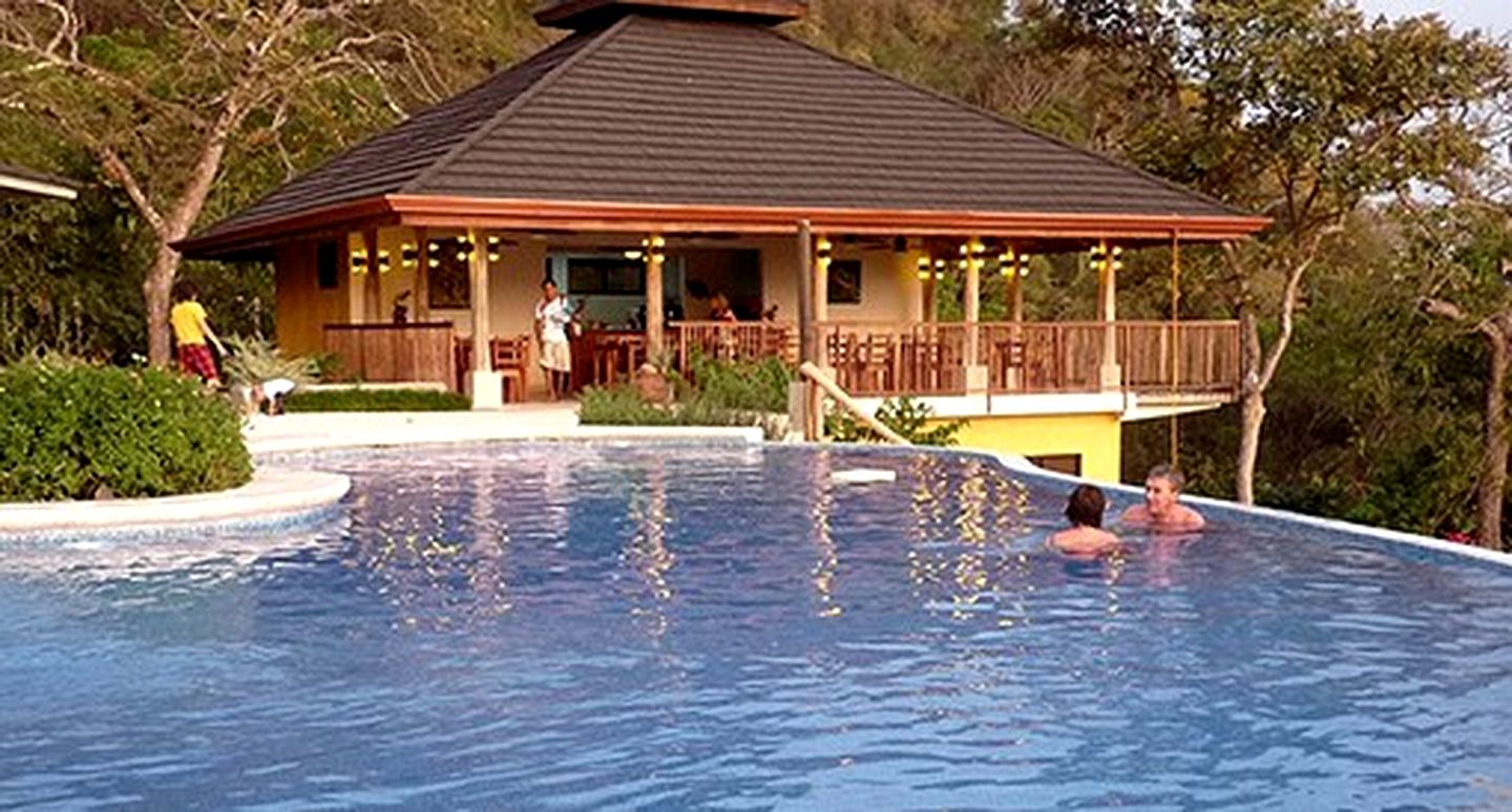 Deluxe Rooms Overlooking Stunning Beaches of Costa Rica