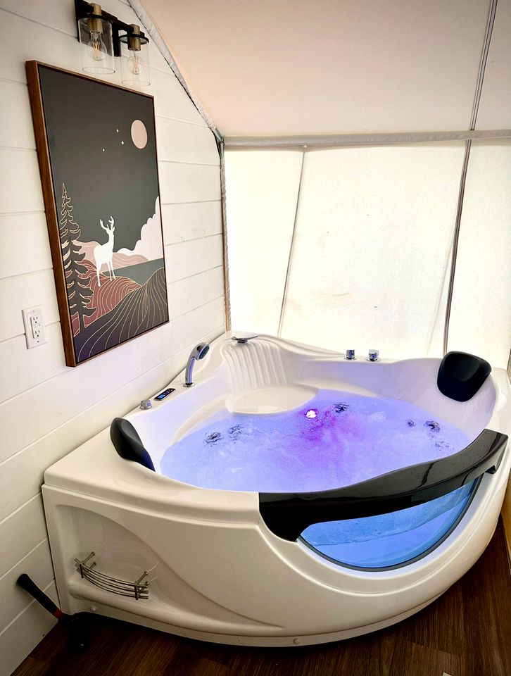 Deluxe Safari Tent with Indoor Jacuzzi in Kentucky