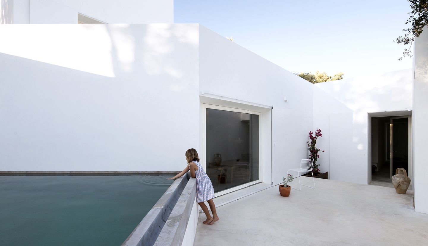 Deluxe Vacation Rental with a Fabulous Pool and Stunning Architecture near Faro in the Algarve