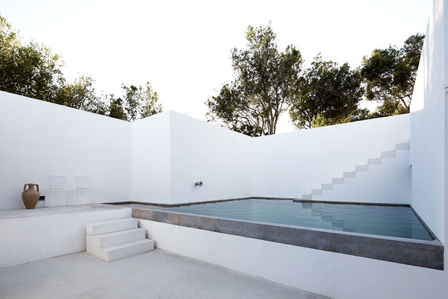 Deluxe Vacation Rental with a Fabulous Pool and Stunning Architecture near Faro in the Algarve