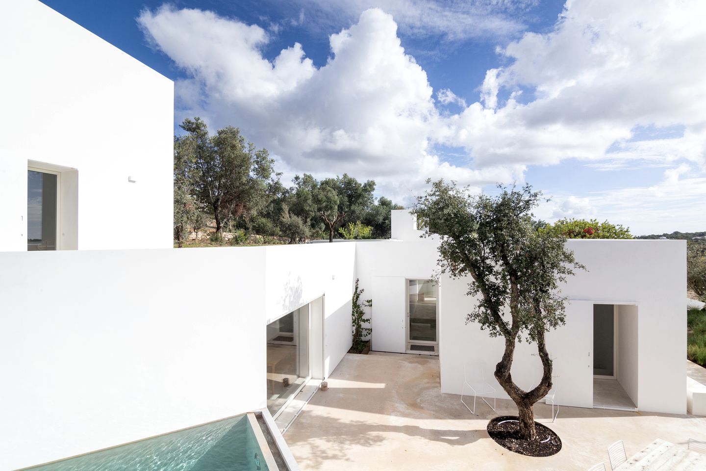 Deluxe Vacation Rental with a Fabulous Pool and Stunning Architecture near Faro in the Algarve