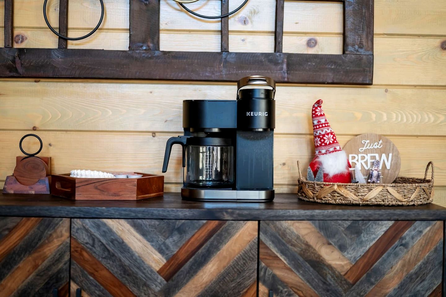 Cozy Cabin with Hot Tub & Fireplace in Broken Bow, Oklahoma
