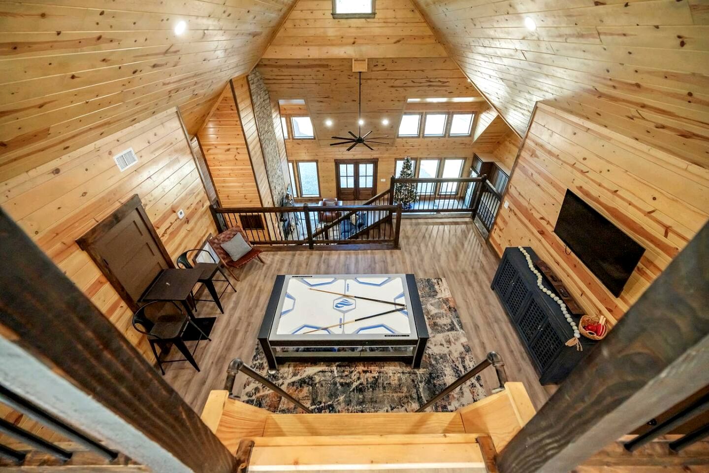 Cozy Cabin with Hot Tub & Fireplace in Broken Bow, Oklahoma
