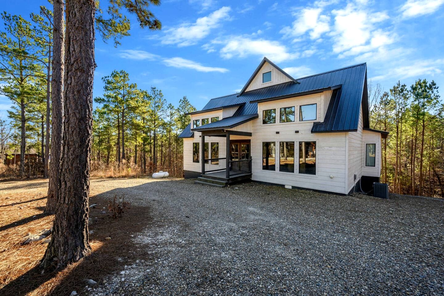 Cozy Cabin with Hot Tub & Fireplace in Broken Bow, Oklahoma