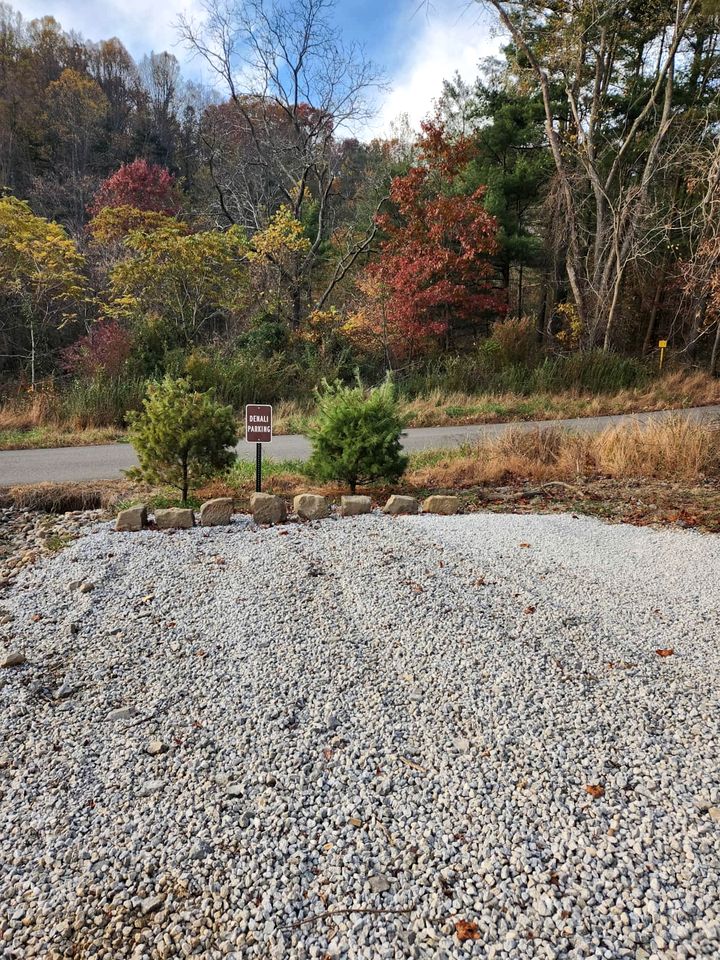 Lakeview Cabin by Tappan Lake, Perfect for Groups with Hot-Tub in Ohio