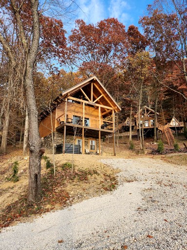 Lakeview Cabin Perfect for Groups with Hot-Tub in Ohio