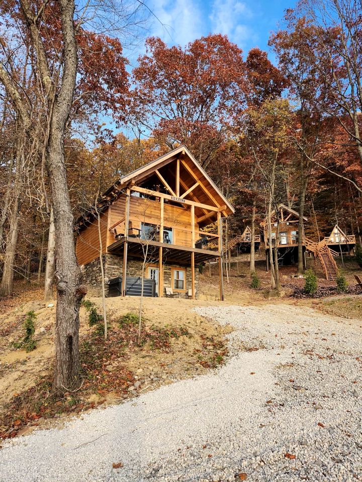 Lakeview Cabin by Tappan Lake, Perfect for Groups with Hot-Tub in Ohio