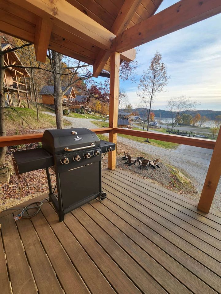 Lakeview Cabin by Tappan Lake, Perfect for Groups with Hot-Tub in Ohio