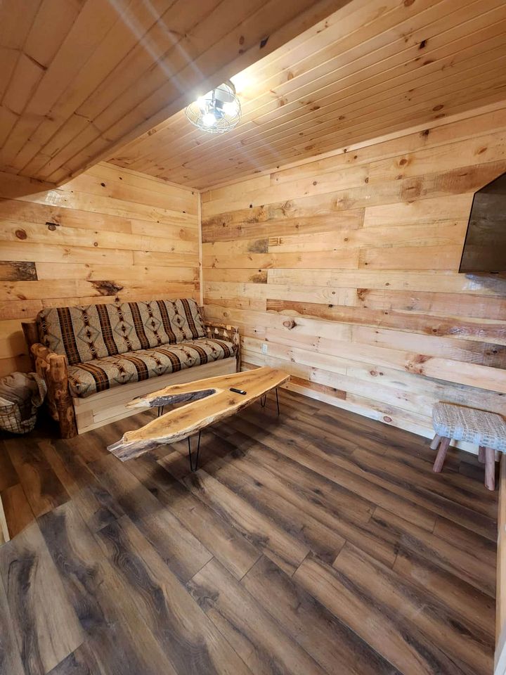 Lakeview Cabin by Tappan Lake, Perfect for Groups with Hot-Tub in Ohio