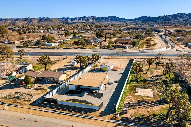 RU Desert Hive The Conservation Experience, Vacation Rentals, Yucca