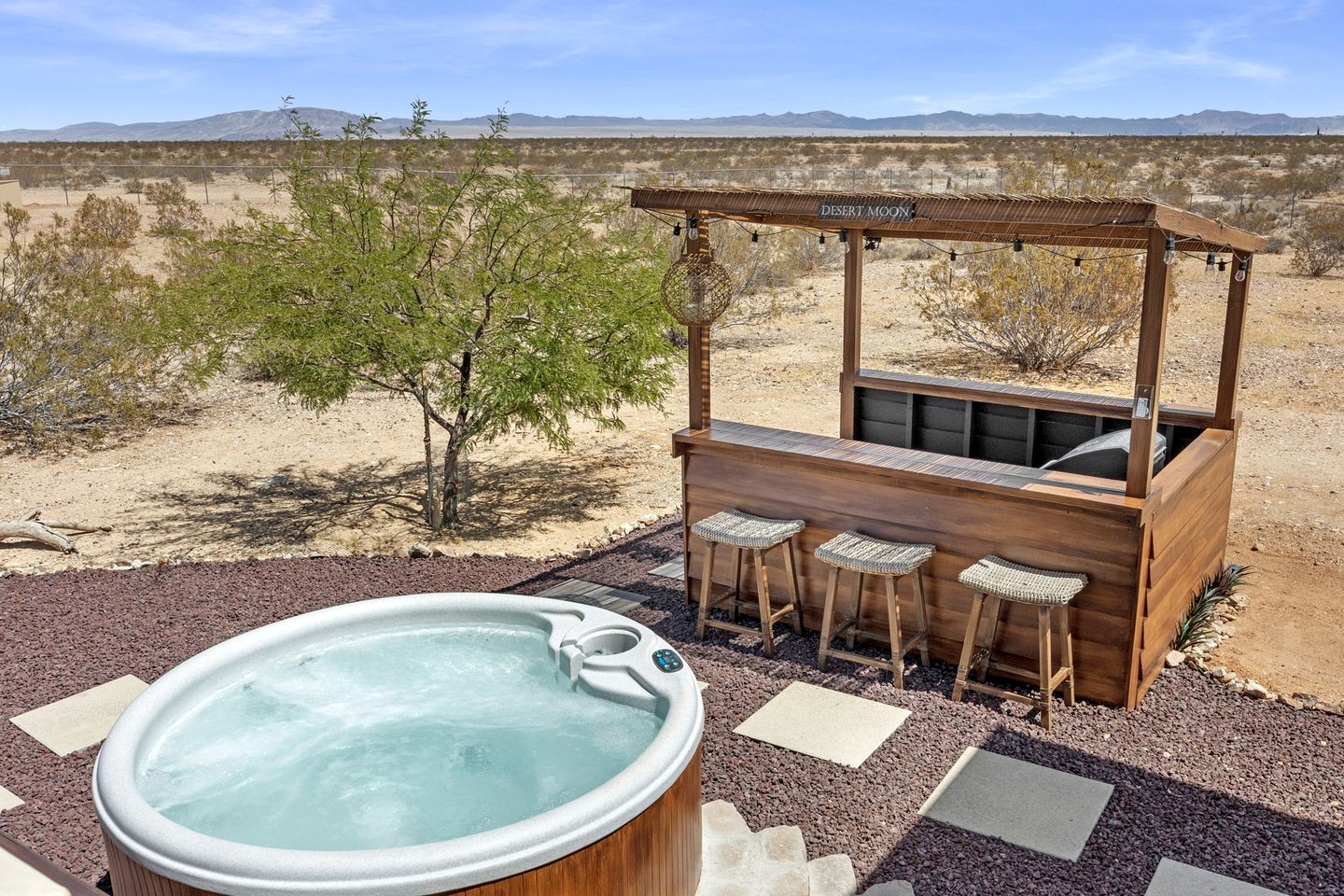 Impressive Cottage with Fire Pit, Hot-tub and Barbecue in Joshua Tree, California