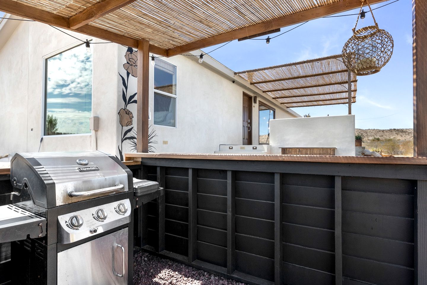 Impressive Cottage with Fire Pit, Hot-tub and Barbecue in Joshua Tree, California