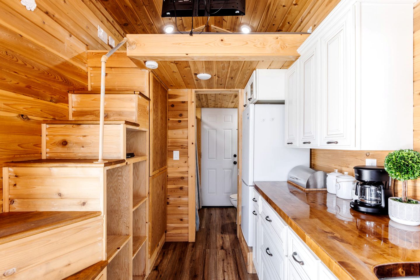 Discover Two Wonders: Tiny Home Getaway Near Bryce Canyon and Grand Canyon