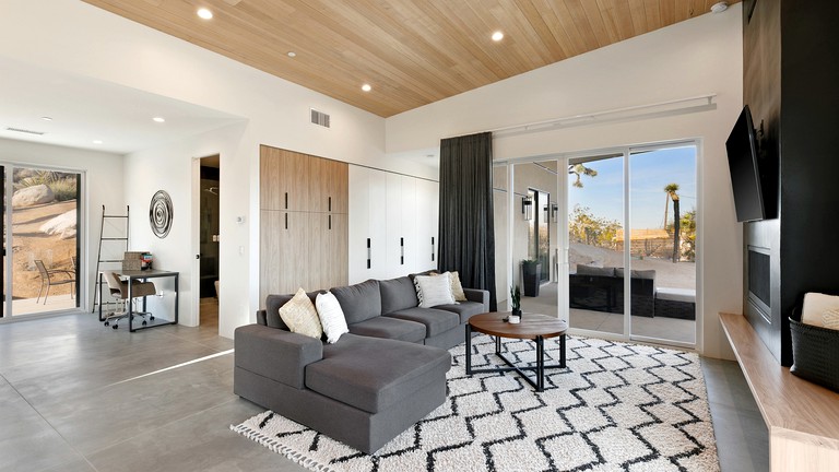 Floating Homes (United States of America, Yucca Valley, California)