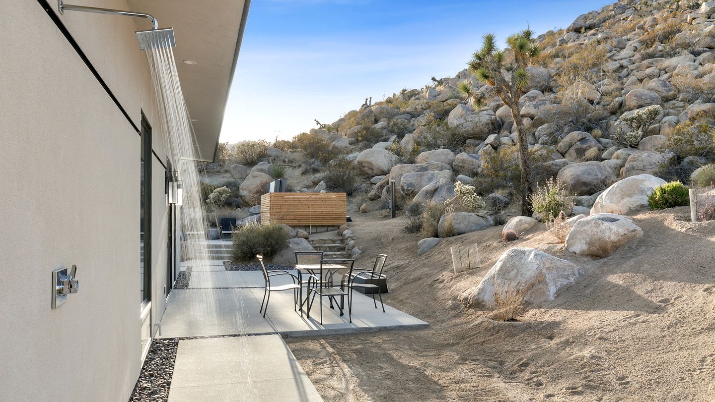 Modern Vacation Rental with Hot Tub and BBQ in Yucca Valley, CA
