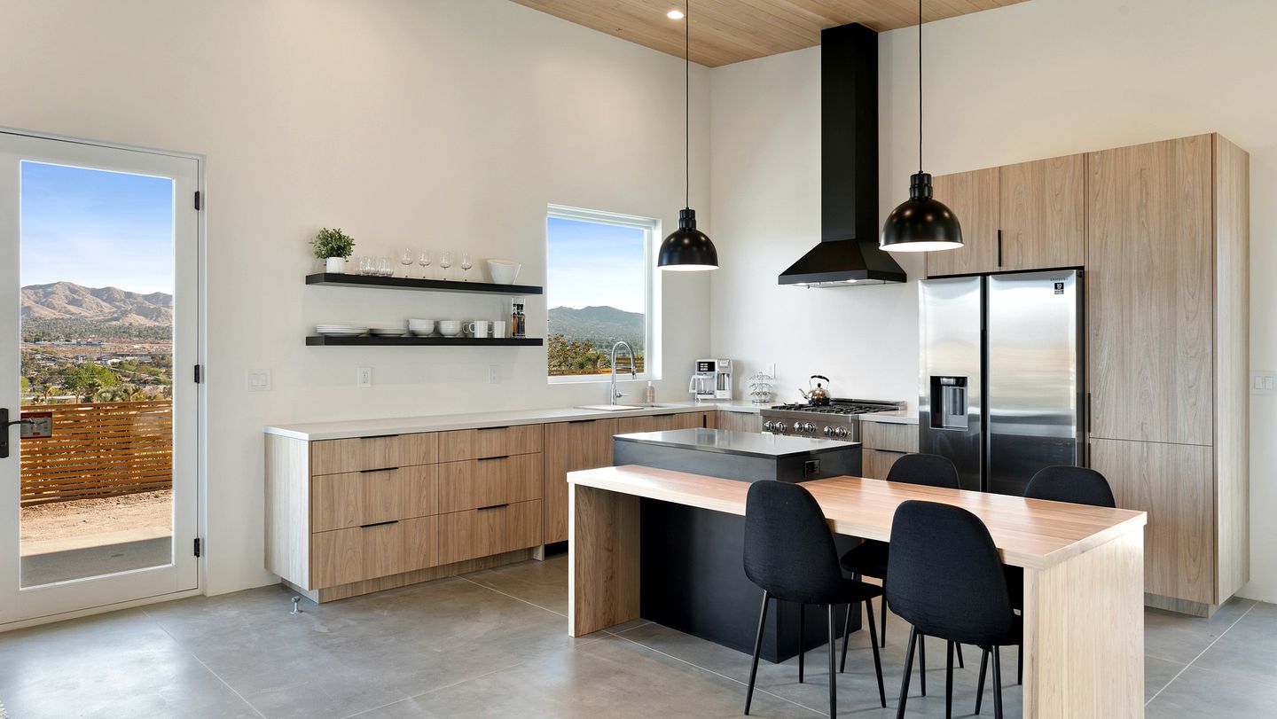 Modern Vacation Rental with Hot Tub and BBQ in Yucca Valley, CA