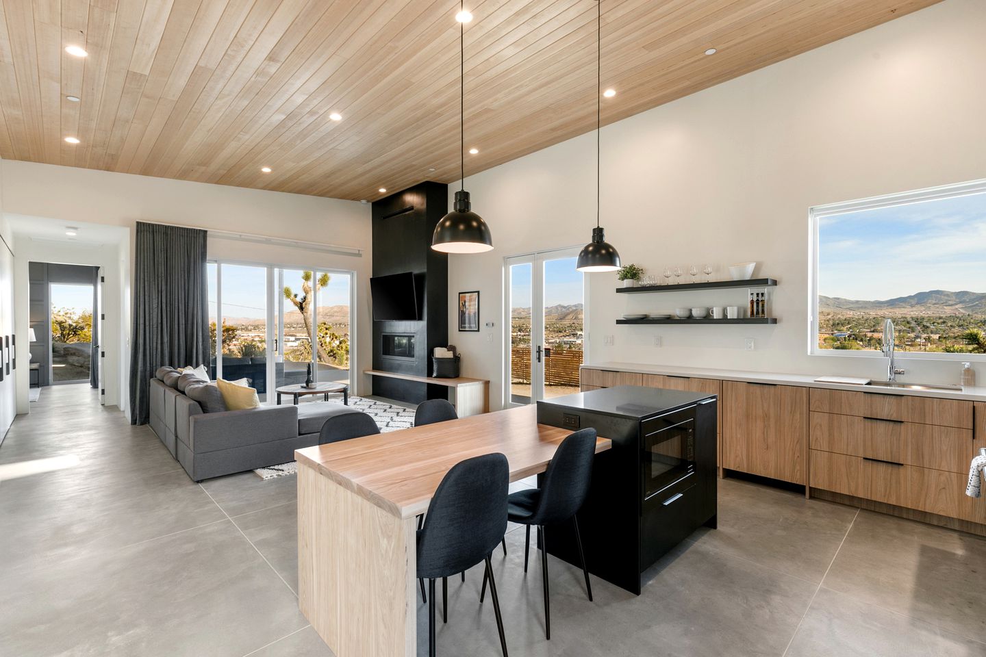 Modern Vacation Rental with Hot Tub and BBQ in Yucca Valley, CA