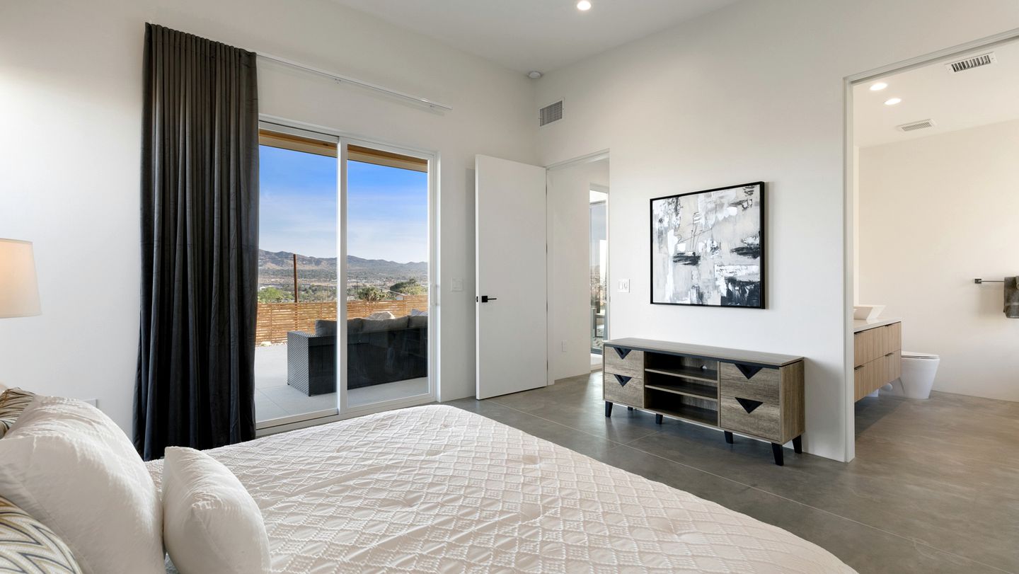 Modern Vacation Rental with Hot Tub and BBQ in Yucca Valley, CA